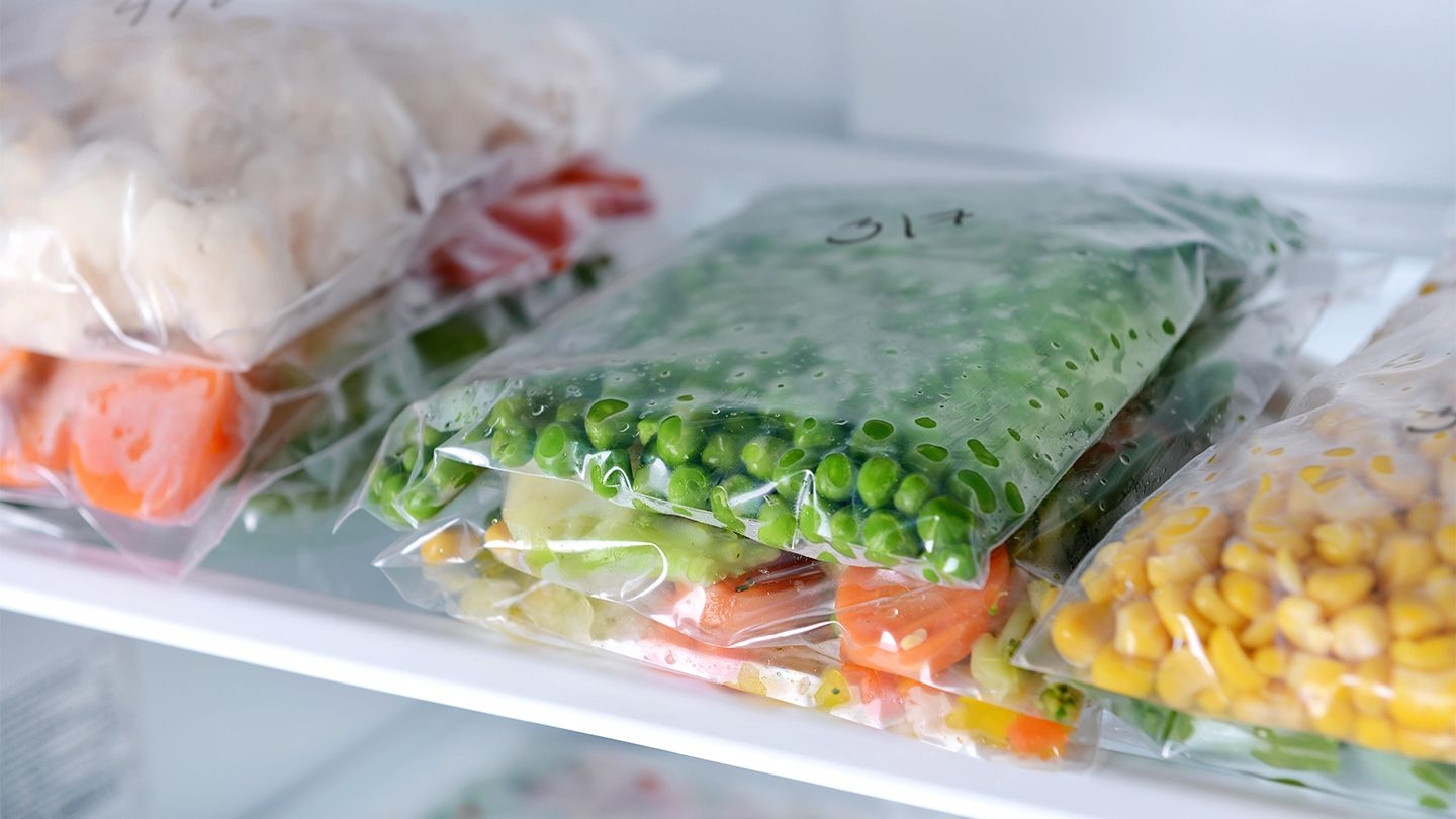 ¿Cuáles son los envases de alimentos congelados comúnmente utilizados?